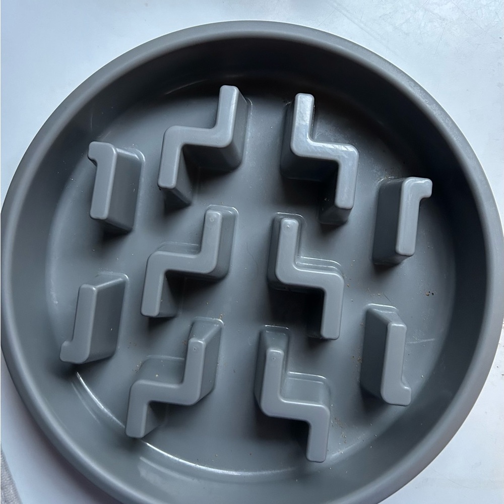 Outward Hound slow feeder, Large Gray.